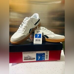 Reebok✨🤍🖤🧡 Women's White and Black Sneakers with Gum Sole